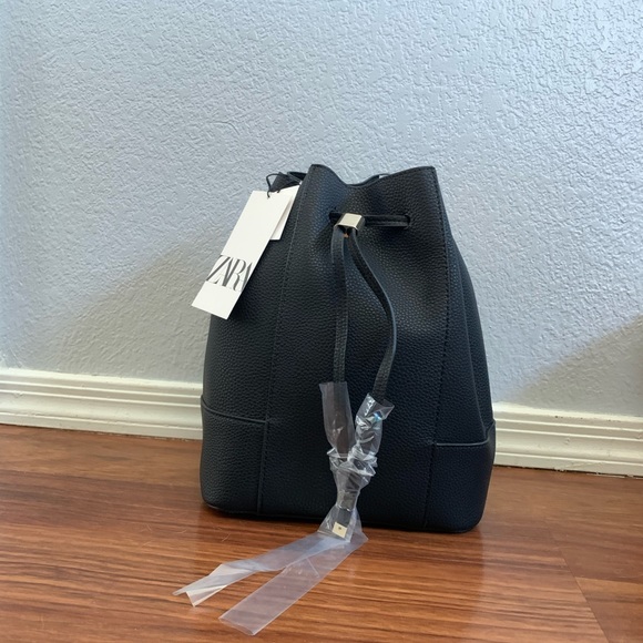 Zara Handbags - Bucket bag